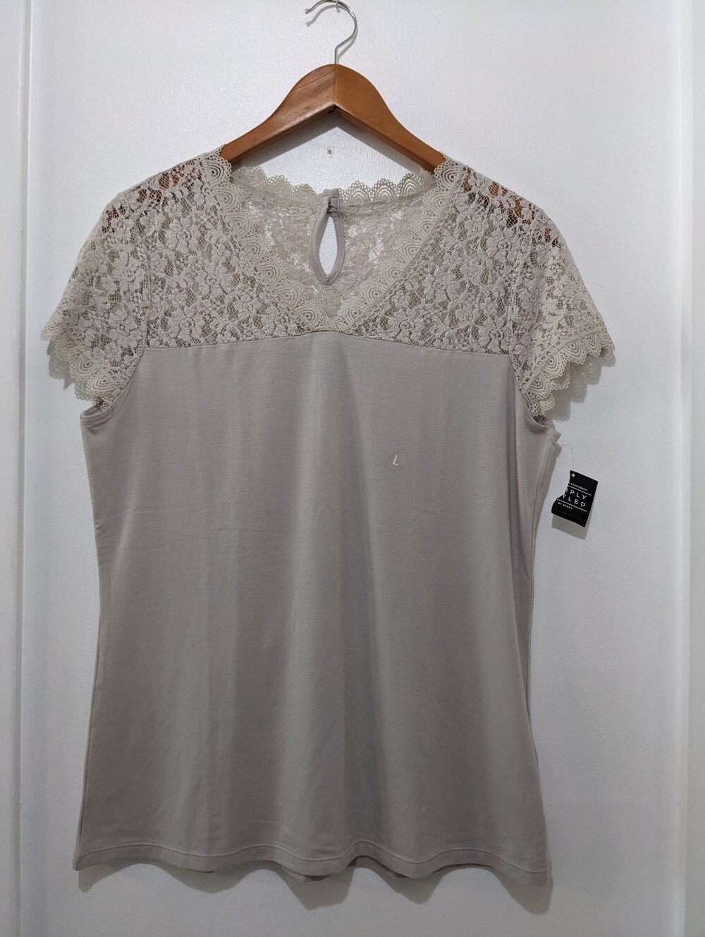NWT Simply Styled Lace V-Neck Tee